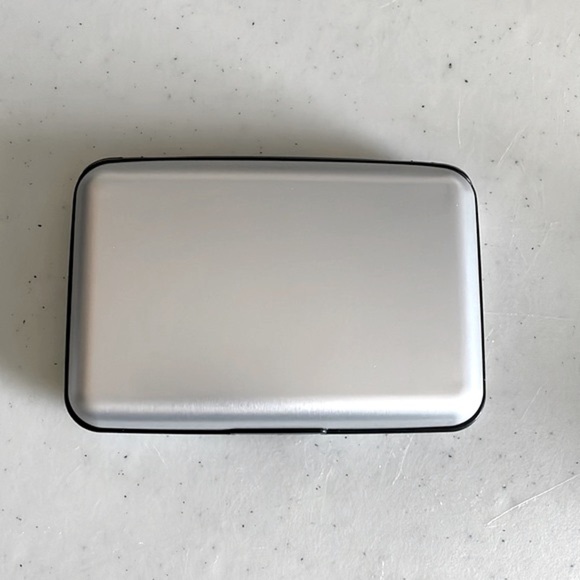 Card holder - Picture 2 of 9